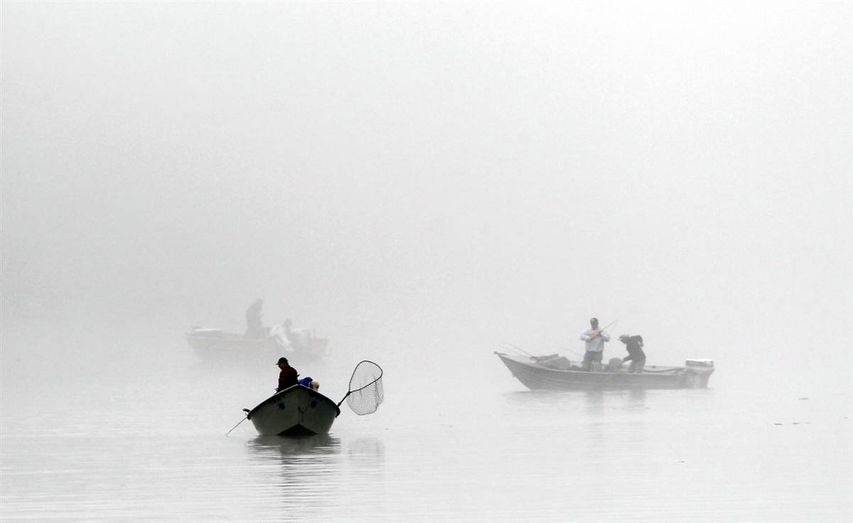 noi-dung-bai-chiec-thuyen-ngoai-xa